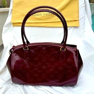 L.V handbag like new! Excellent condition. Rare color.  Similar to a  30